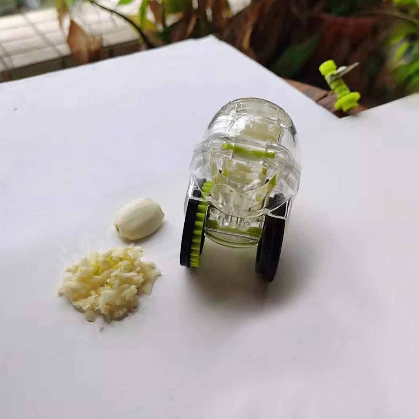 Rolling Garlic Mincer - Kitchen Gadget for Crushed Garlic