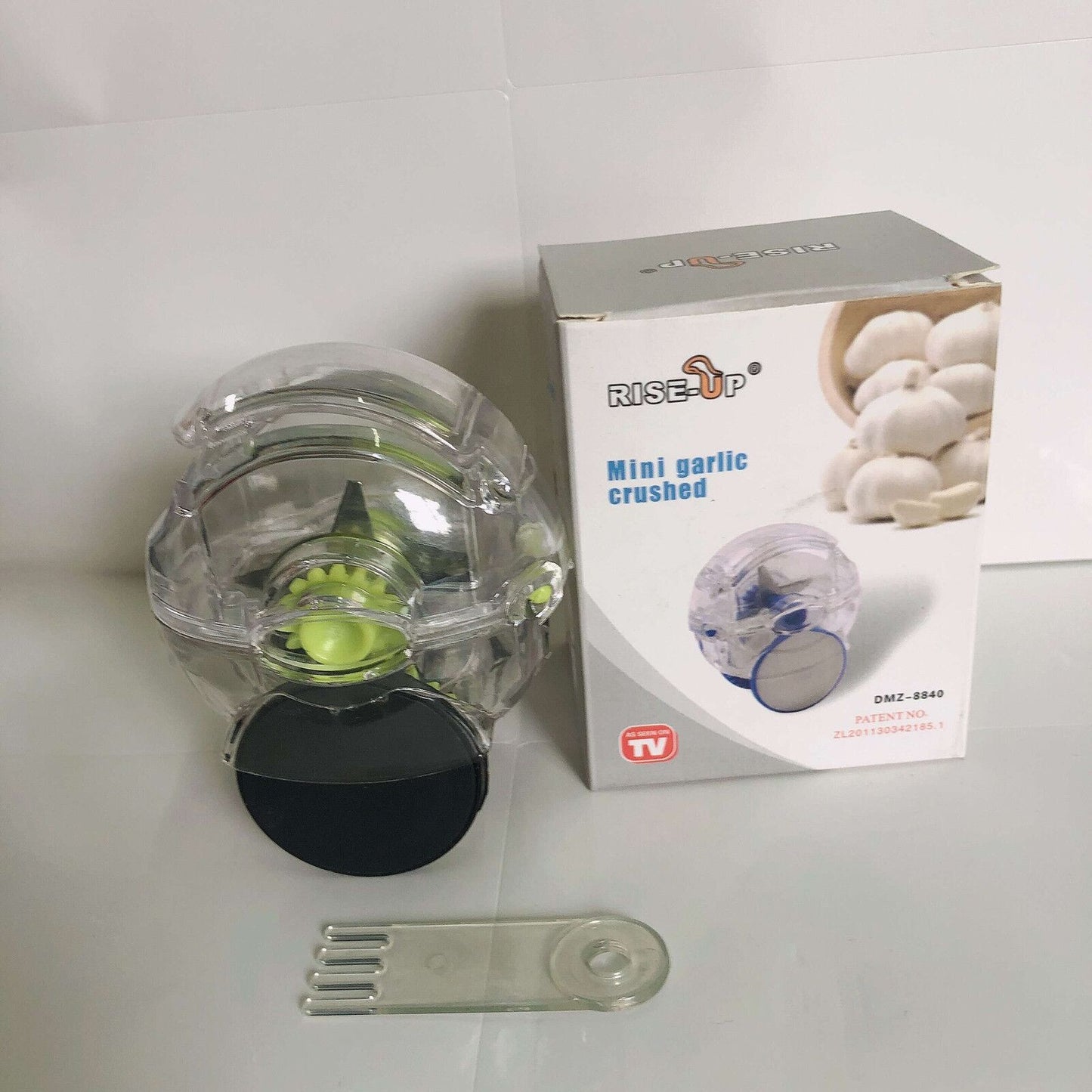 Rolling Garlic Mincer - Kitchen Gadget for Crushed Garlic